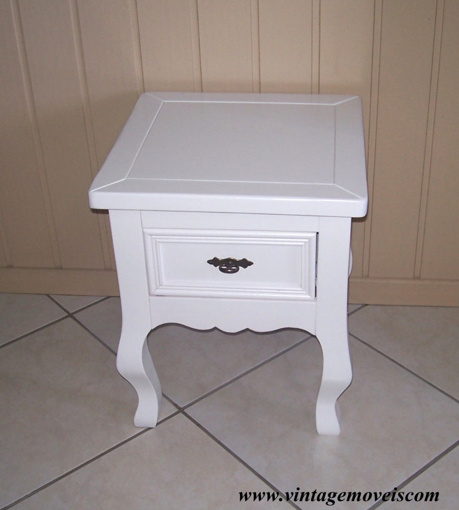 Mini Criado Mudo Luis Felipe Branco Laqueado (0,45L x 0,45P x 0,53A)